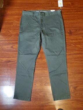 Men's Free Assembly Olive Green Chino Pants